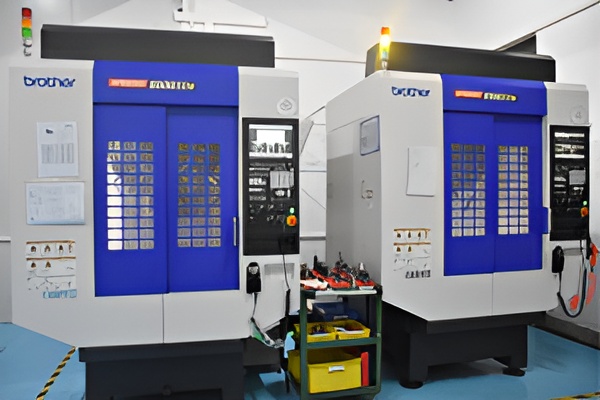 High-speed drilling and tapping machine